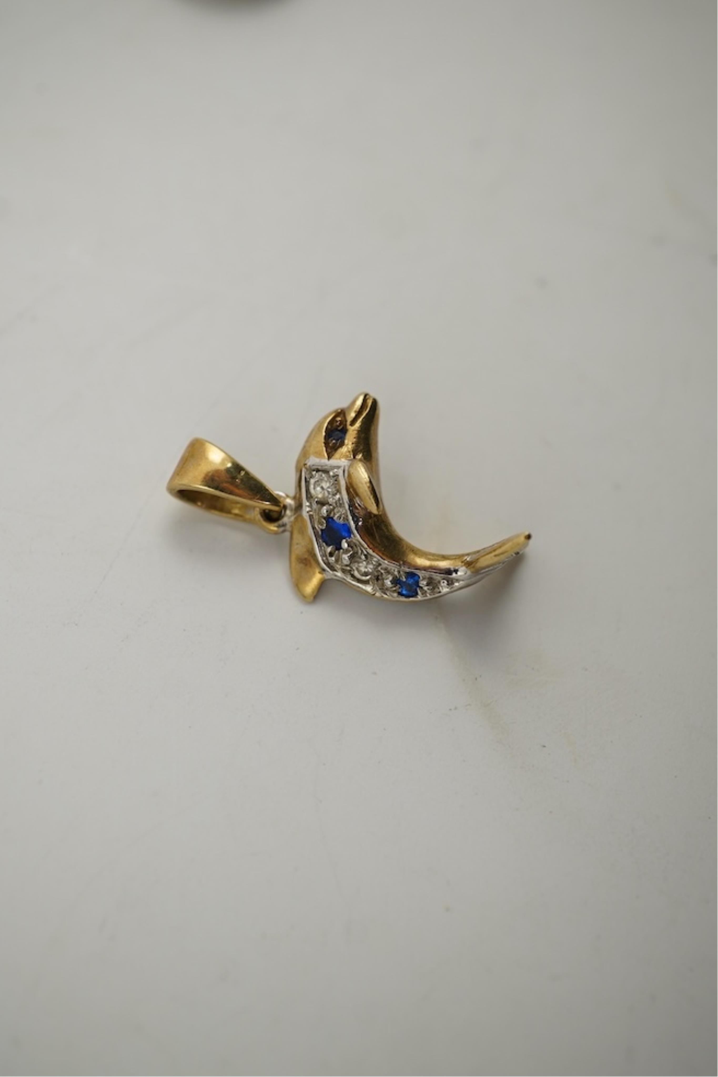 Five assorted modern 375 yellow metal and gem set pendants, a yellow metal and lapis lazuli set pendant (stamped 585?) 40mm, together with a yellow metal dragonfly brooch, a similar small pendant and a white metal bracel